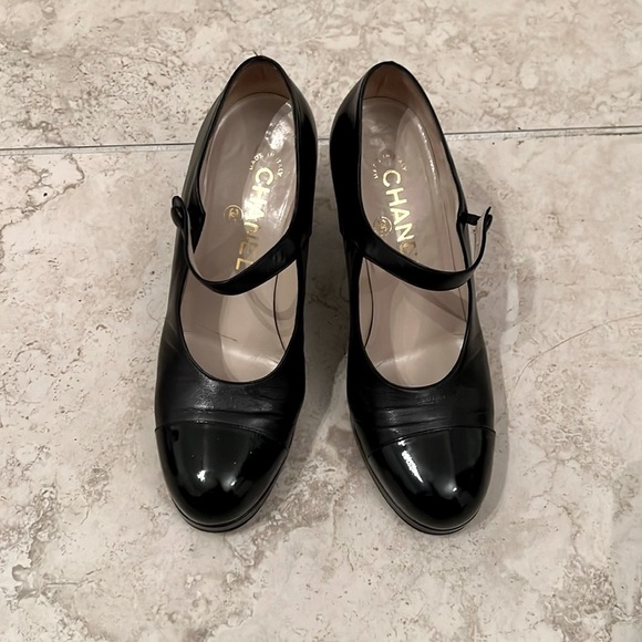 Free Prize- Vintage Chanel Maryjane heels - Picture 1 of 4